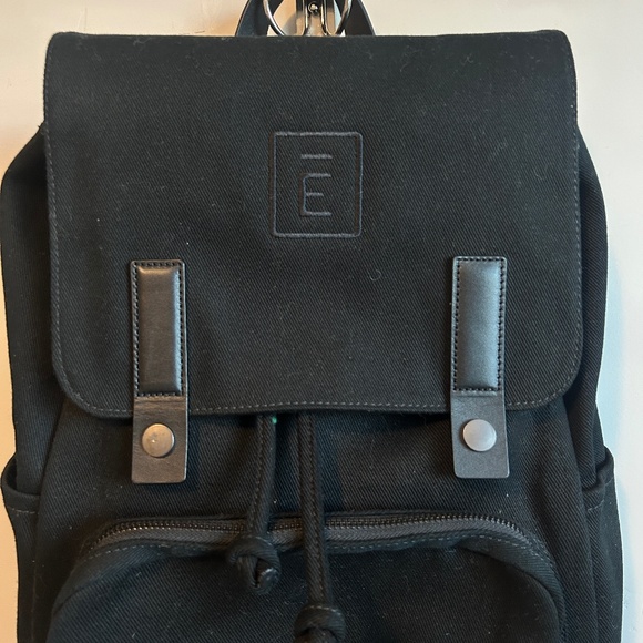 Everlane The Canvas Backpack Black Laptop Drawstring Envoy Logo EUC Unisex - Picture 2 of 12